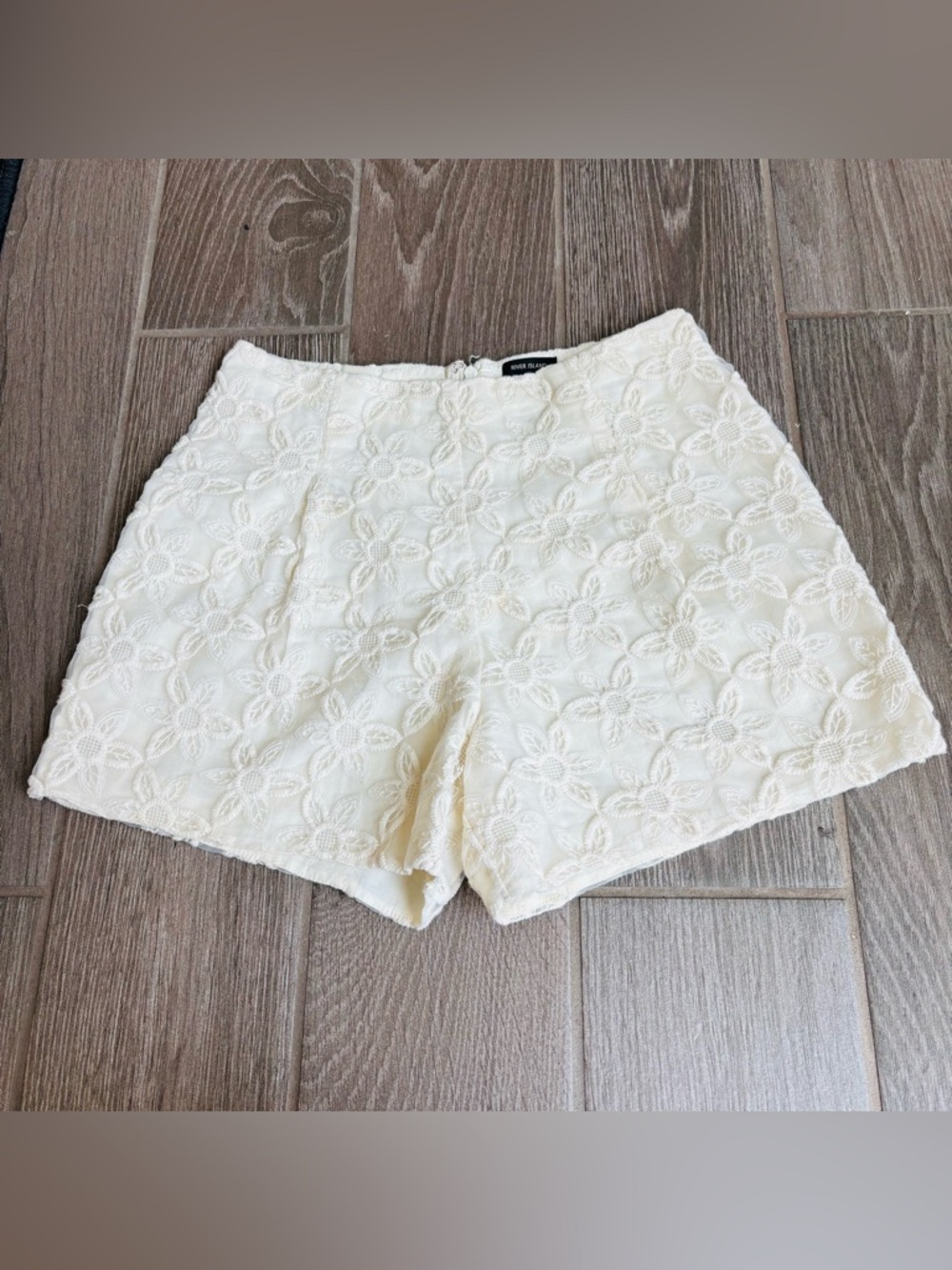 River Island Cream Floral Lace High-Waist Lined Shorts size 8 waist 27/28